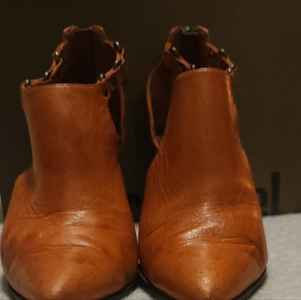 Real leather bootie